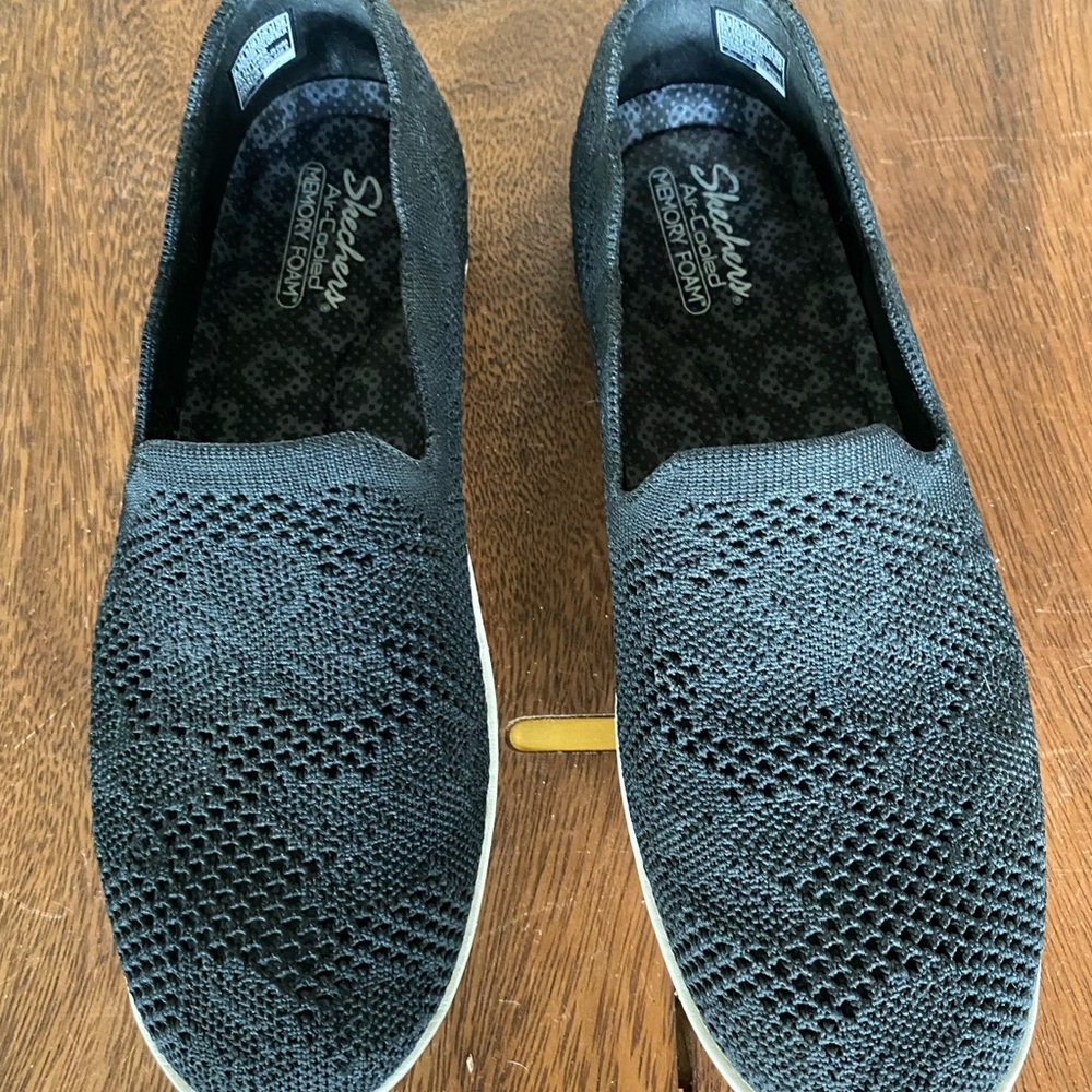 Skechers slip on